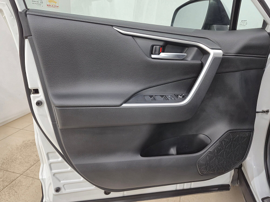 Toyota RAV4 Комфорт, 2019 года, пробег 103658 км