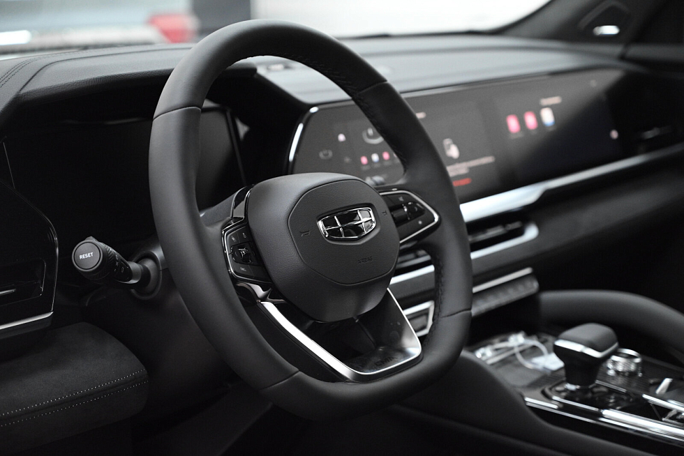 Geely Monjaro Люкс, серый