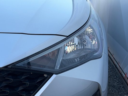 Hyundai Solaris Специальная Серия "10 лет" + Comfort, 2021 года, пробег 13000 км