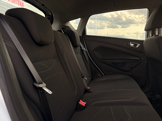 Ford Fiesta Trend, 2016 года, пробег 130290 км