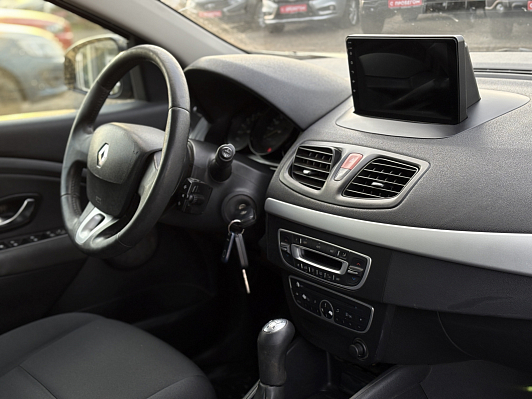 Renault Fluence, 2011 года, пробег 238823 км
