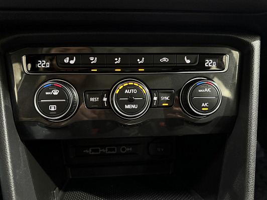 Volkswagen Tiguan CONNECT, 2019 года, пробег 74309 км