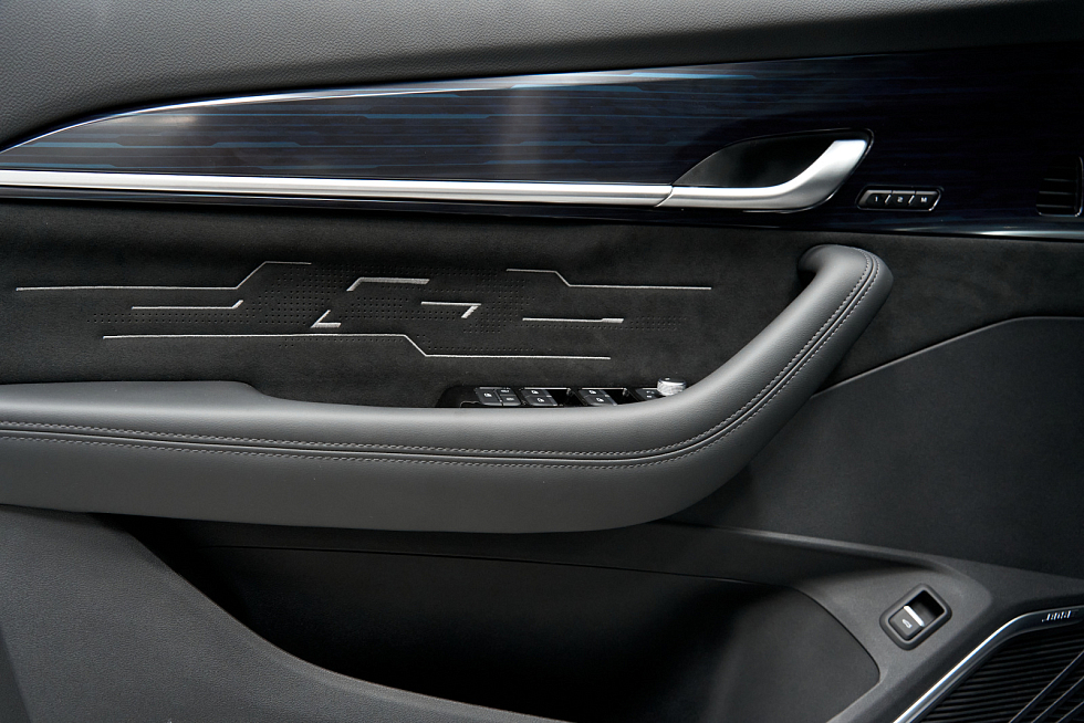 Geely Monjaro Flagship (2023-2025), серый