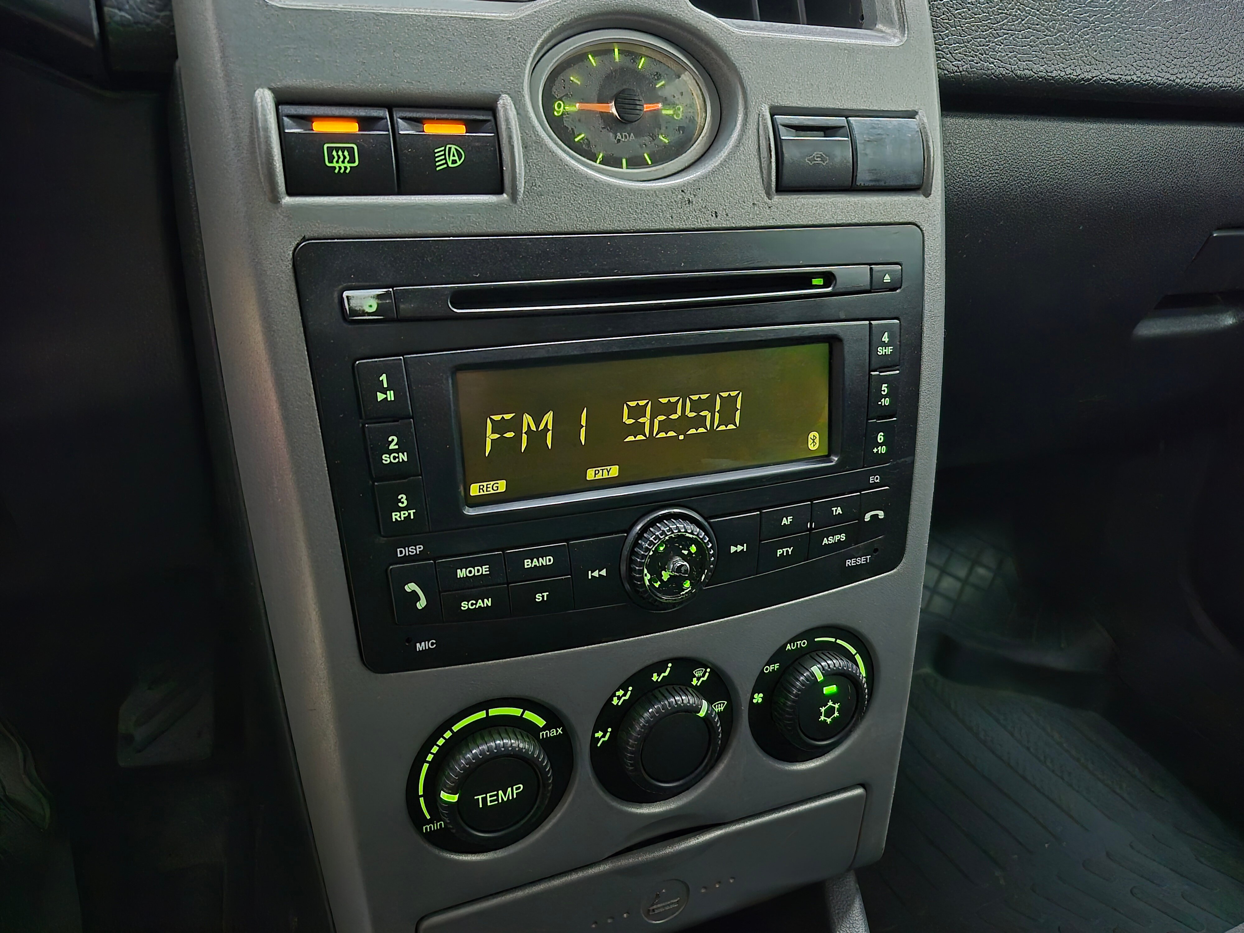 Lada (ВАЗ) Priora Люкс, 2011 года, пробег 281492 км