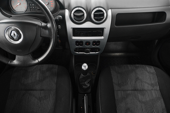 Renault Sandero Expression, 2010 года, пробег 170000 км