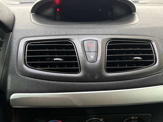 Renault Fluence, 2011 года, пробег 218432 км
