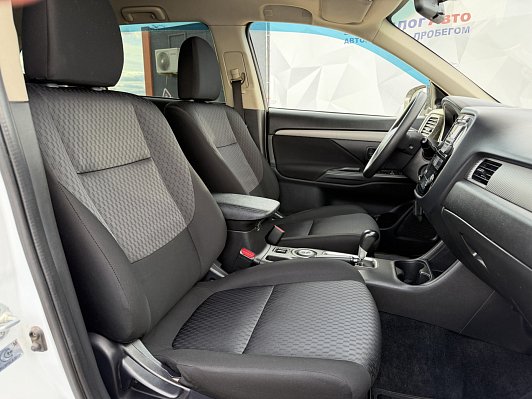 Mitsubishi Outlander Intense, 2014 года, пробег 117700 км