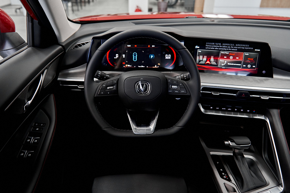 Changan CS35 Plus Advance, красный