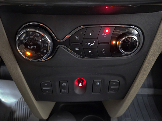 Renault Logan Luxe Privilege, 2017 года, пробег 169479 км