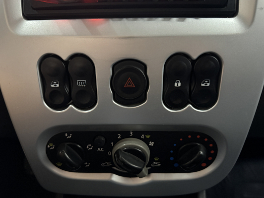 Renault Sandero, 2012 года, пробег 175918 км