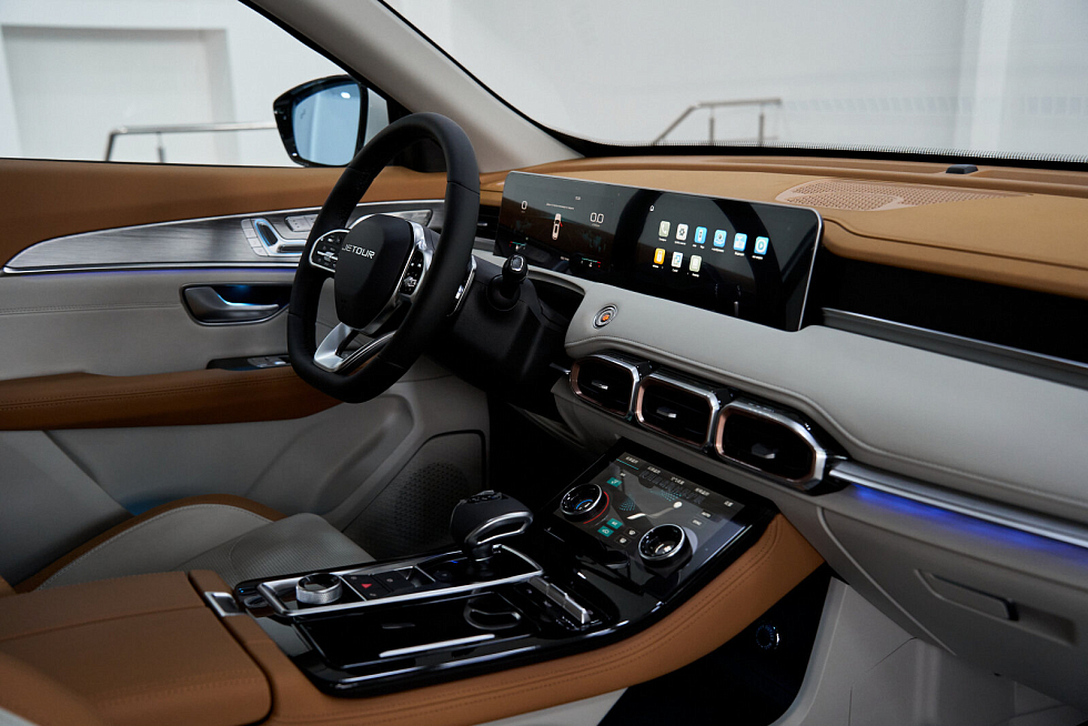 JETOUR X70+ Комфорт, белый