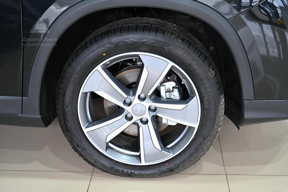 Geely Okavango Флагман, черный