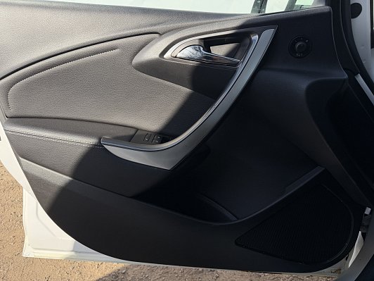 Opel Astra Cosmo, 2011 года, пробег 196000 км