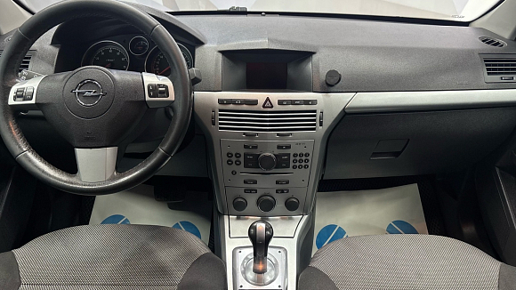Opel Astra, 2012 года, пробег 191866 км