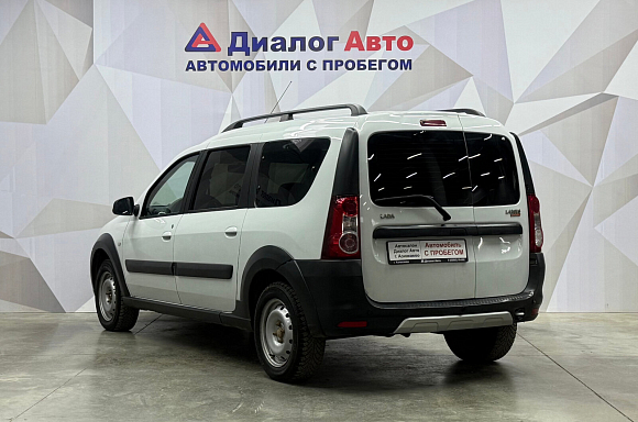 Lada (ВАЗ) Largus Luxe (7 мест), 2019 года, пробег 176635 км
