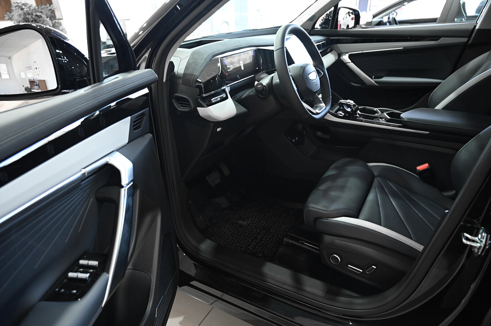 Geely Atlas Спорт, черный