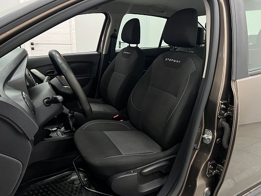 Renault Logan Stepway Life, 2019 года, пробег 93000 км
