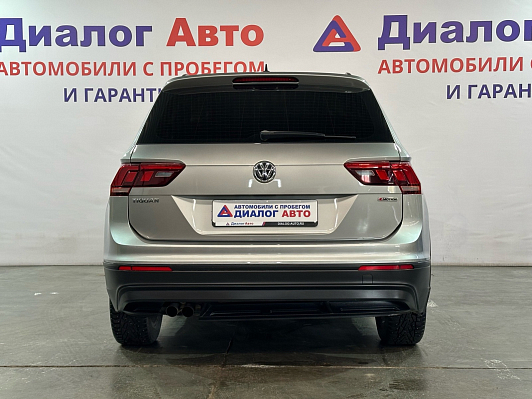 Volkswagen Tiguan Trendline, 2019 года, пробег 105000 км