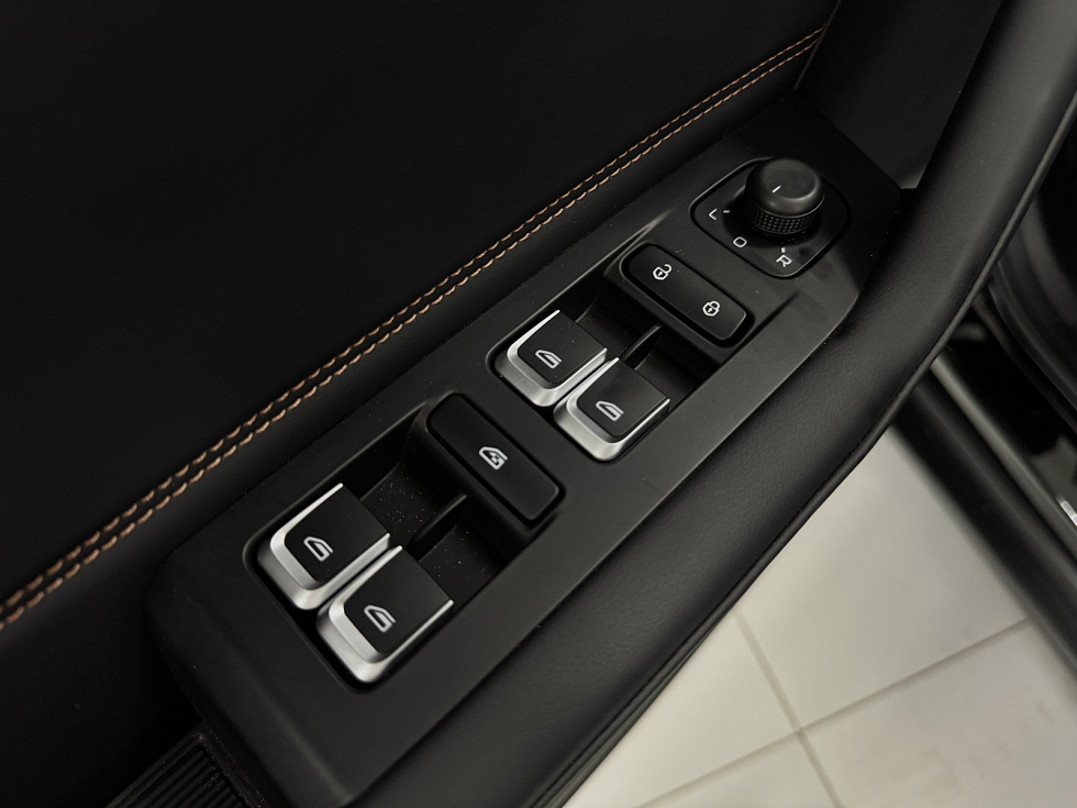 Geely Okavango Flagship, черный