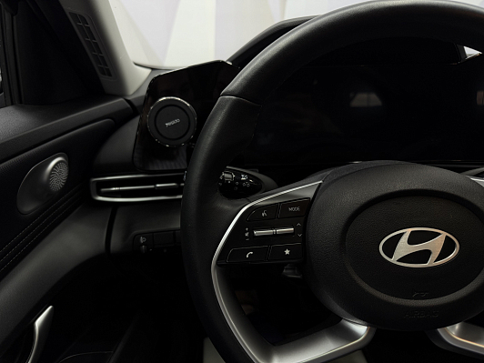 Hyundai Elantra LUX, 2023 года, пробег 76279 км