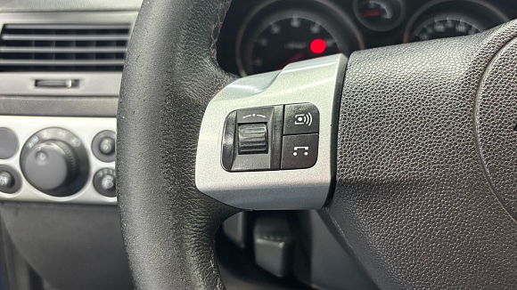 Opel Astra, 2012 года, пробег 191866 км
