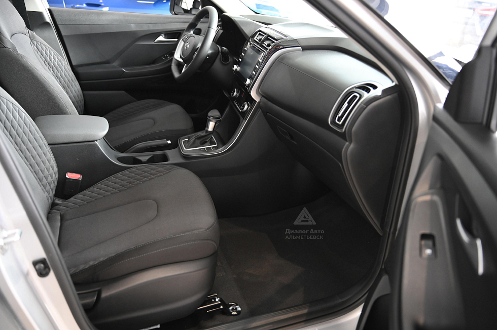 Solaris HC Фэмили (Family) (АТ), серебряный