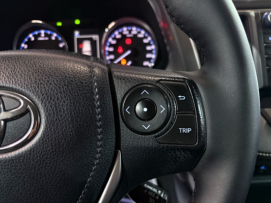 Toyota RAV4 Престиж, 2017 года, пробег 156000 км