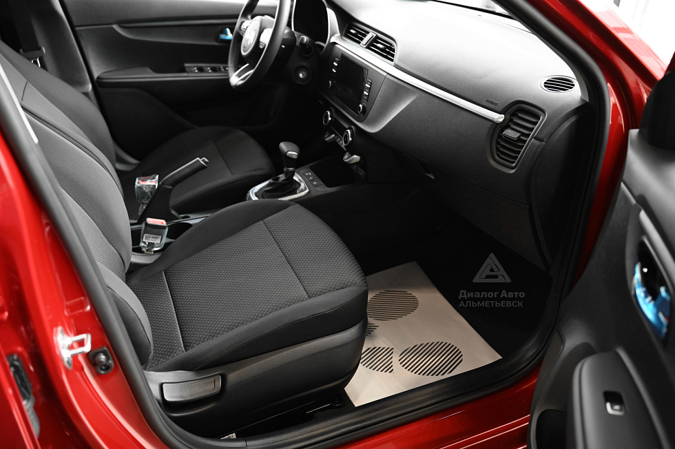 Solaris KRS Luxe AV, красный