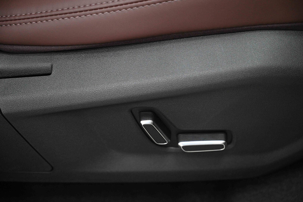 Geely Monjaro Flagship (2023-2025), черный