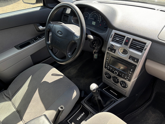 Lada (ВАЗ) Priora Люкс, 2012 года, пробег 169171 км