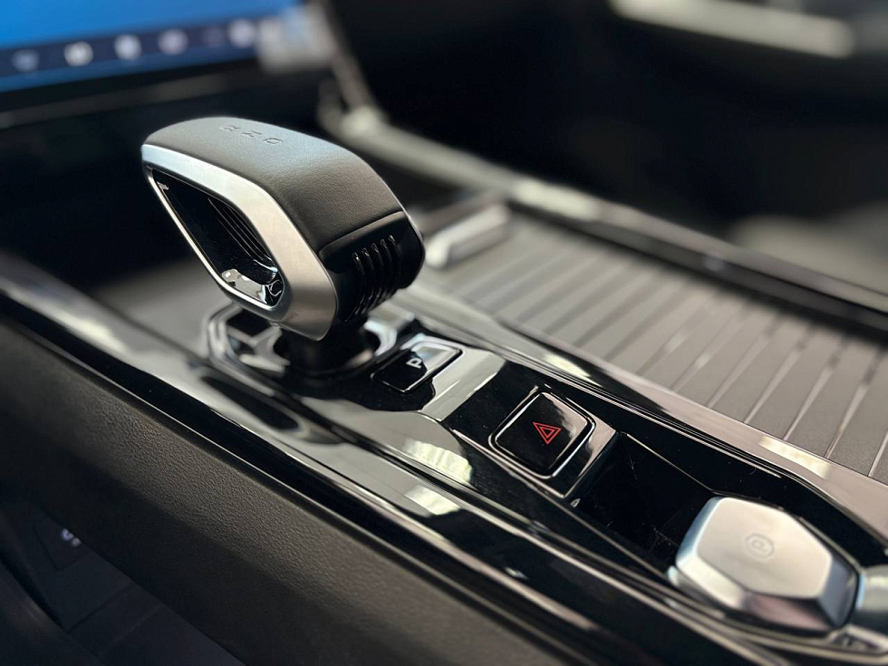 Geely Cityray Флагман, серебряный