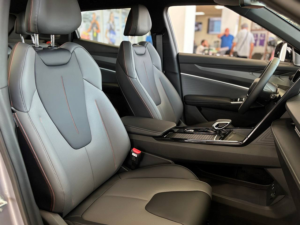 Geely Cityray Люкс, серебряный