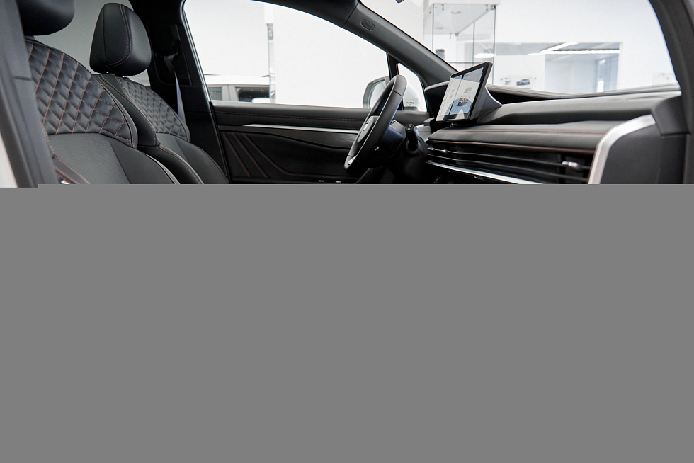 Geely Okavango Flagship, белый