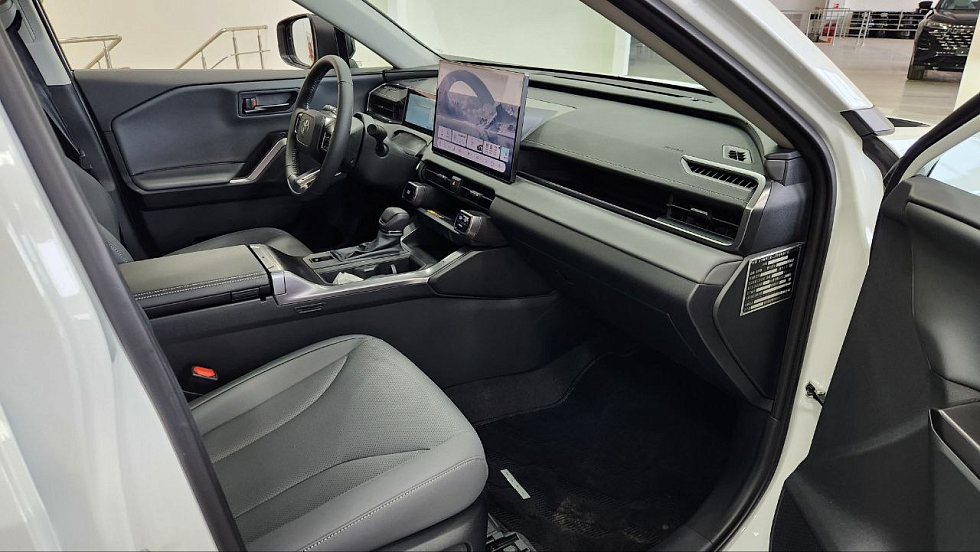 Toyota RAV4 Luxury, белый