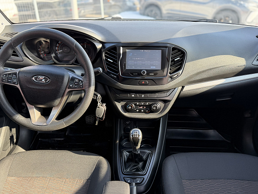Lada (ВАЗ) Vesta Comfort Multimedia (2018-2019), 2017 года, пробег 64000 км