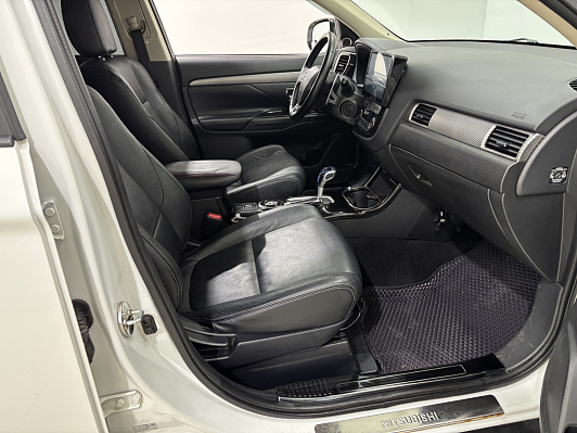 Mitsubishi Outlander Instyle, 2012 года, пробег 132867 км