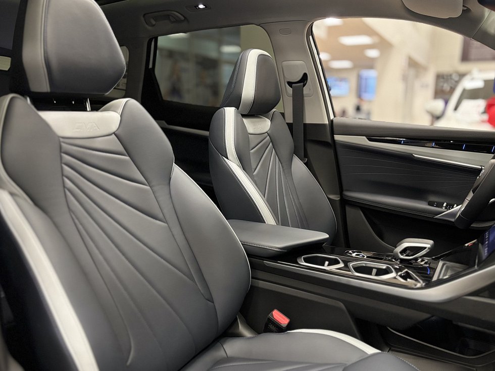 Geely Atlas Люкс, белый
