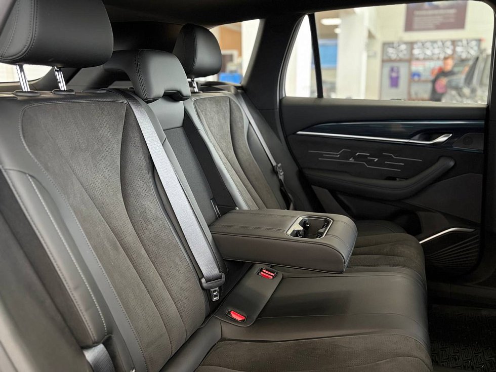Geely Monjaro Люкс, черный