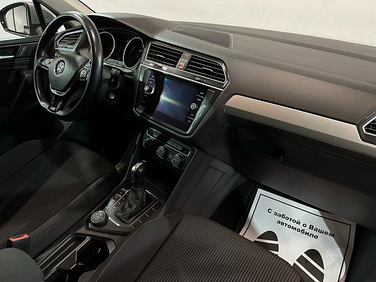Volkswagen Tiguan Trendline, 2019 года, пробег 105000 км