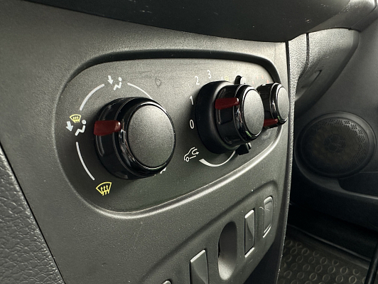 Renault Logan Access, 2019 года, пробег 78500 км