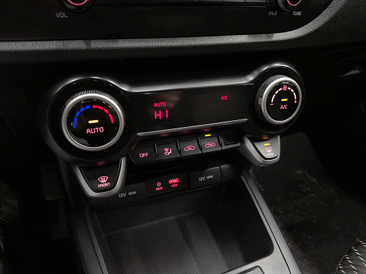 Kia Rio Luxe, 2020 года, пробег 110850 км