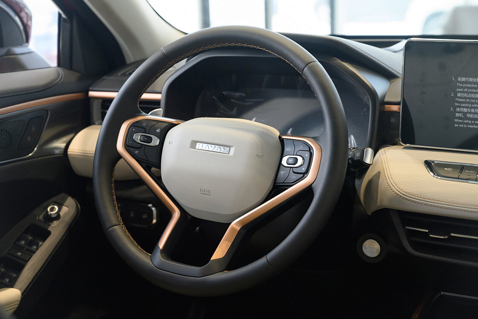 Haval Jolion Tech+, красный