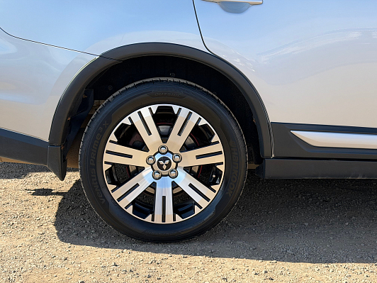 Mitsubishi Outlander Instyle, 2015 года, пробег 227000 км