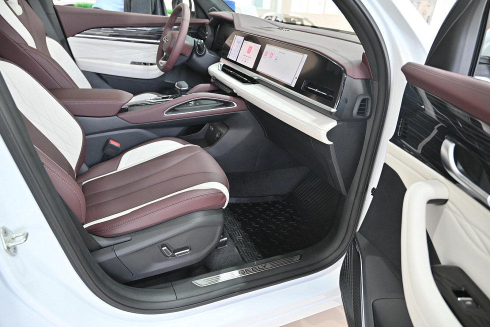 Geely Monjaro Flagship (2023-2025), белый