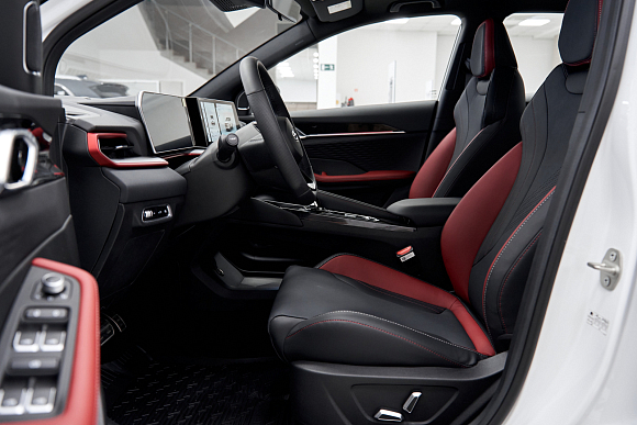 Geely Coolray Luxury, белый