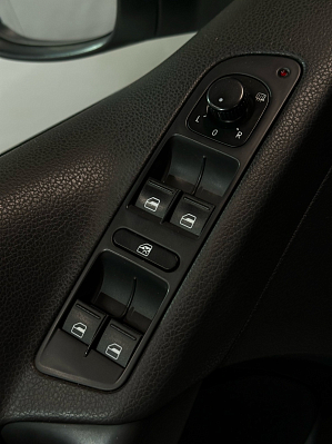 Volkswagen Tiguan Trend&Fun, 2013 года, пробег 302000 км
