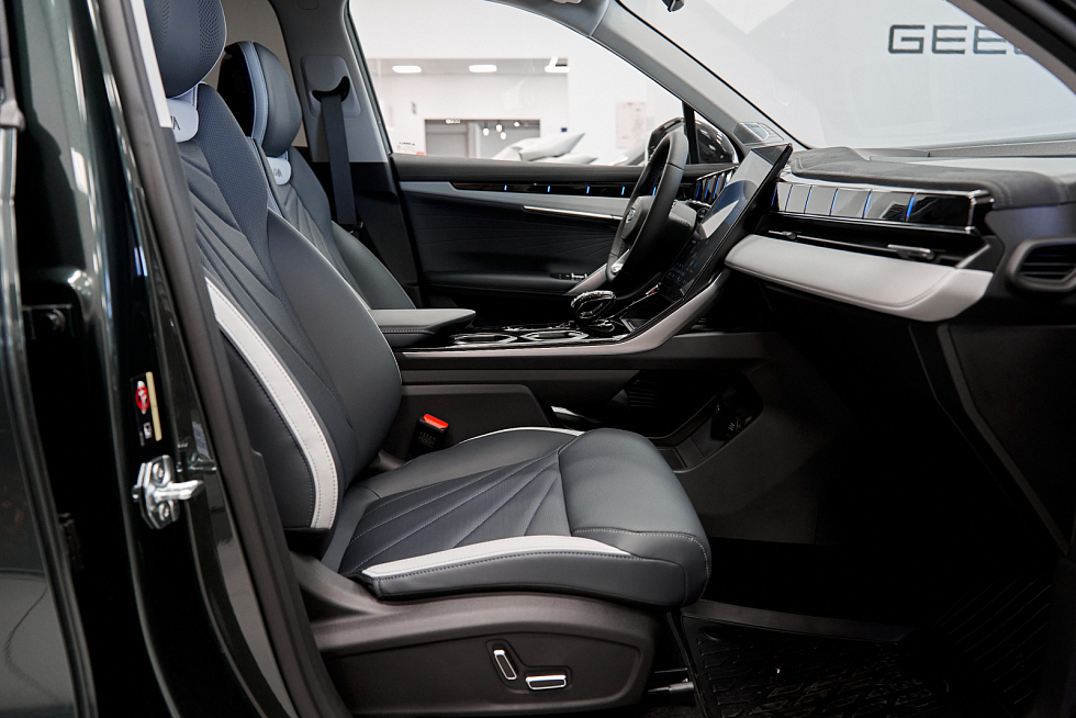 Geely Atlas Флагман, зеленый