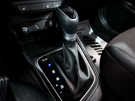 Hyundai Solaris Специальная Серия "10 лет" + Comfort, 2021 года, пробег 64726 км