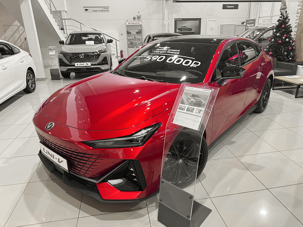 Changan UNI-V DLX, красный
