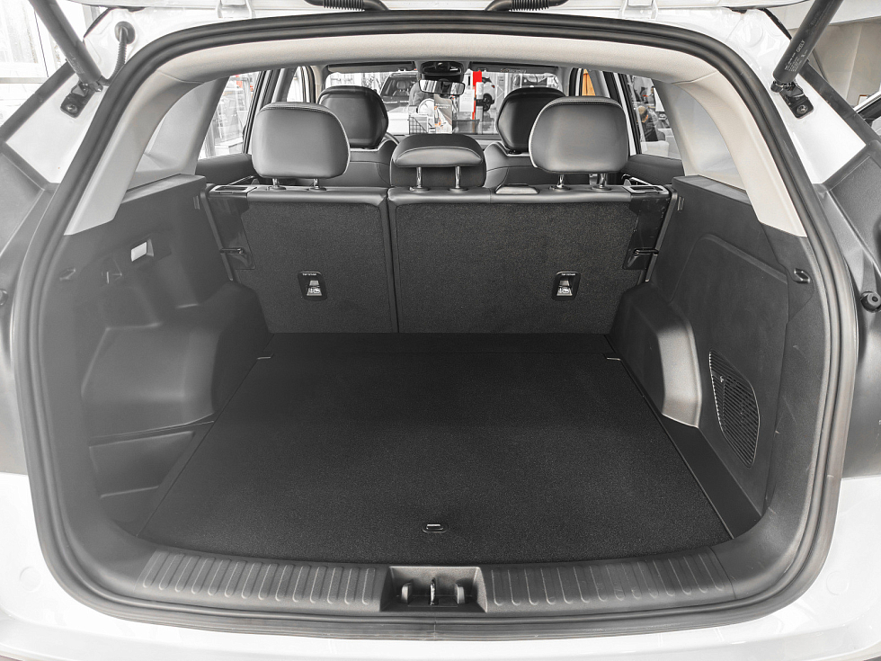 Geely Atlas Флагман, белый